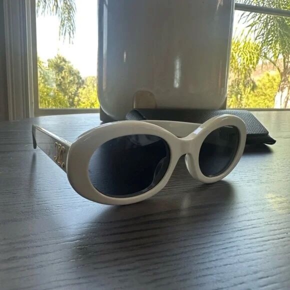 Celine Triomphe CL40194U Sunglasses - Like New with Original Box & Dust Bag - Picture 1 of 7